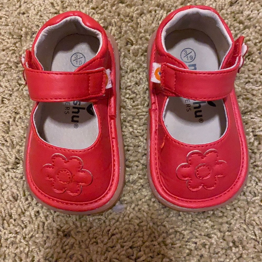 Mooshu red sqeaky shoes